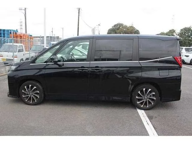 Toyota Noah 2022 — миниатюра 4