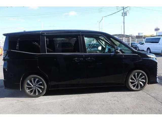 Toyota Voxy 2023 — миниатюра 4