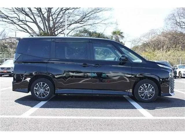 Toyota Voxy 2025 — миниатюра 4