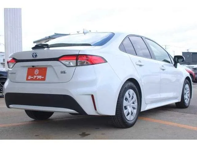 Toyota Corolla Sedan 2023 — миниатюра 2