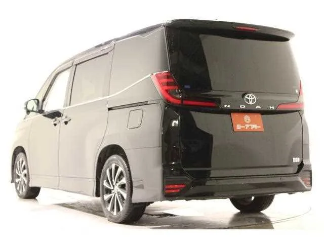 Toyota Noah 2022 — миниатюра 2