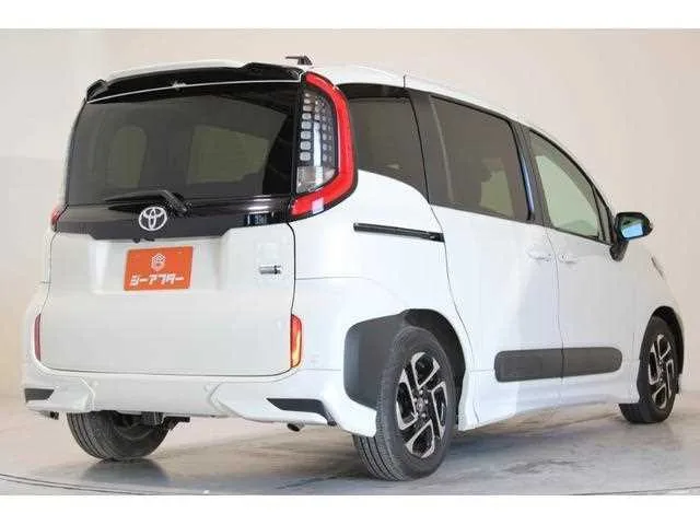 Toyota Sienta 2023 — миниатюра 2