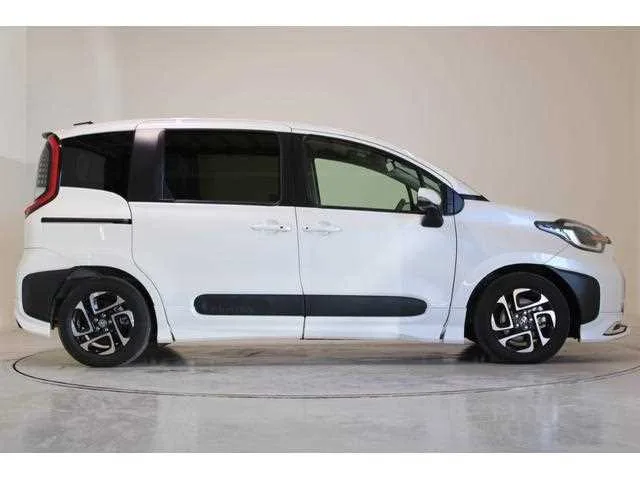 Toyota Sienta 2023 — миниатюра 3
