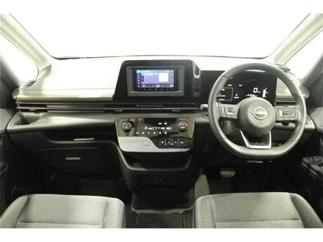 Nissan Serena 2025 — миниатюра 2