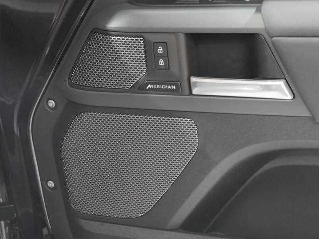 Land Rover Defender 2024 — миниатюра 5