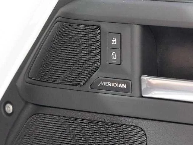 Land Rover Defender 2025 — миниатюра 5