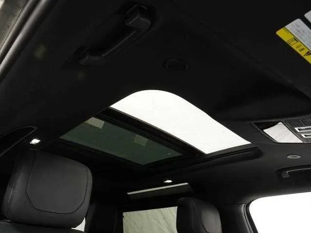 Land Rover Defender 2024 — миниатюра 3