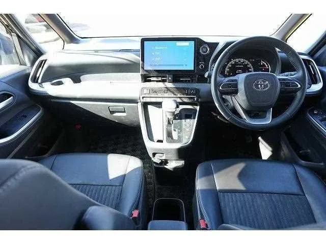Toyota Noah 2023 — миниатюра 2