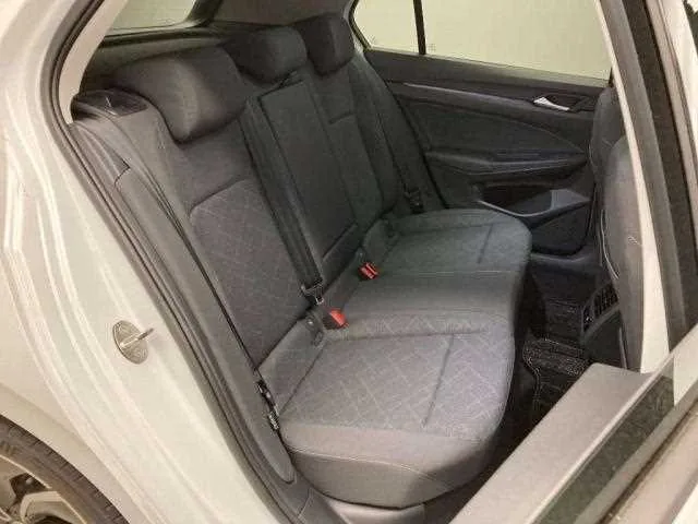 Volkswagen Golf 2023 — миниатюра 3