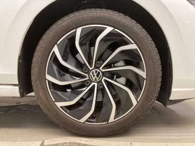 Volkswagen Golf 2023 — миниатюра 5