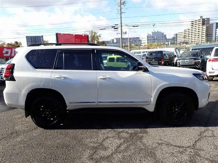 Toyota Land Cruiser Prado TX-L 2022 — миниатюра 3