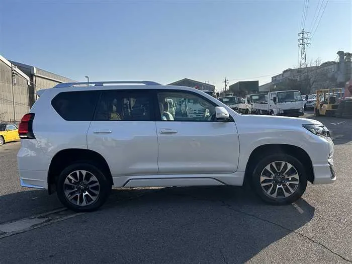 Toyota Land Cruiser Prado TX-L 2023 — миниатюра 3