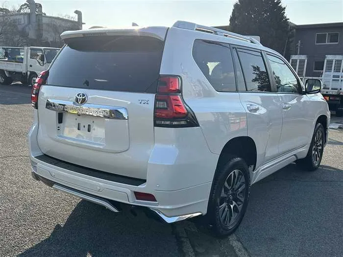 Toyota Land Cruiser Prado TX-L 2023 — миниатюра 5