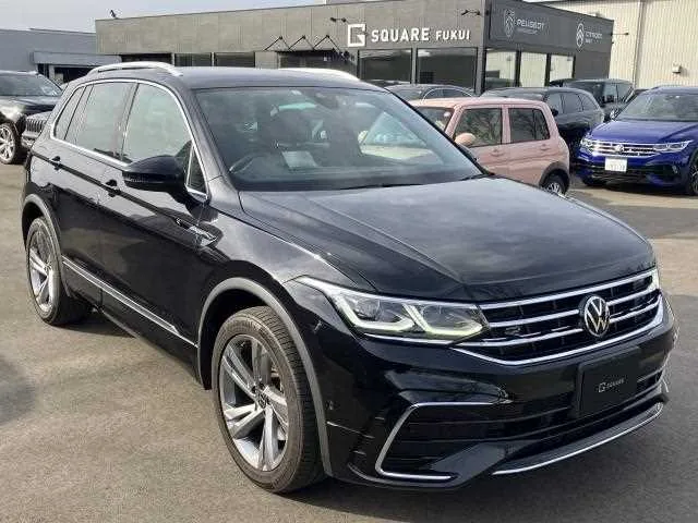 Volkswagen Tiguan 2023 — фото 1, купить с доставкой в Москву