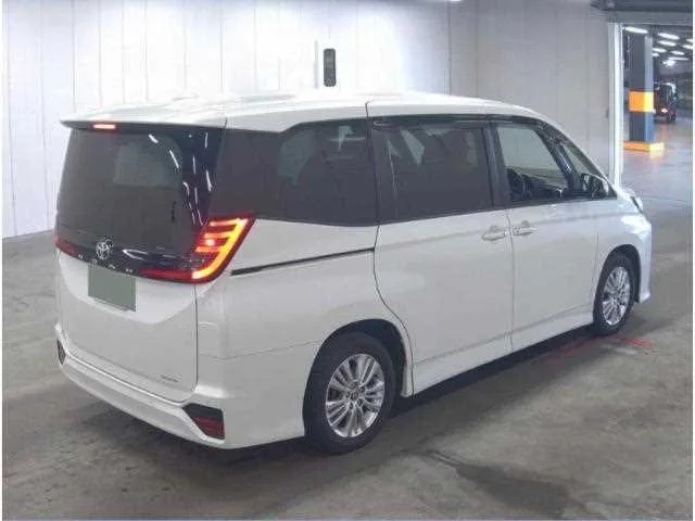 Toyota Noah 2022 — миниатюра 5
