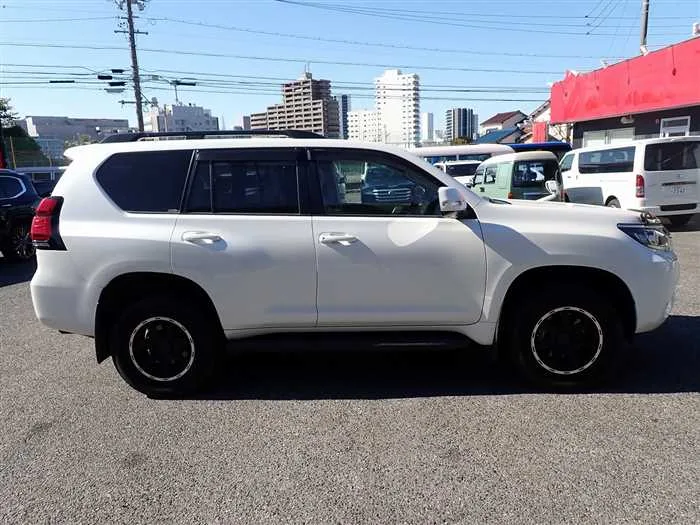 Toyota Land Cruiser Prado TX 2022 — миниатюра 3