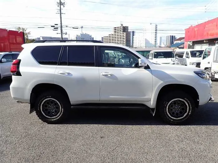 Toyota Land Cruiser Prado TX-L 2022 — миниатюра 3