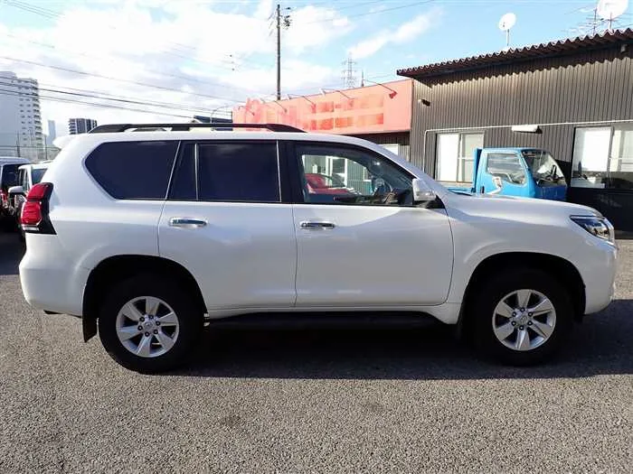Toyota Land Cruiser Prado TX 2022 — миниатюра 3
