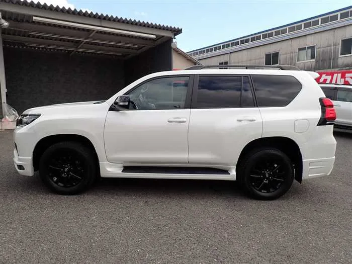 Toyota Land Cruiser Prado TX-L Anniversary Limited 2022 — миниатюра 2