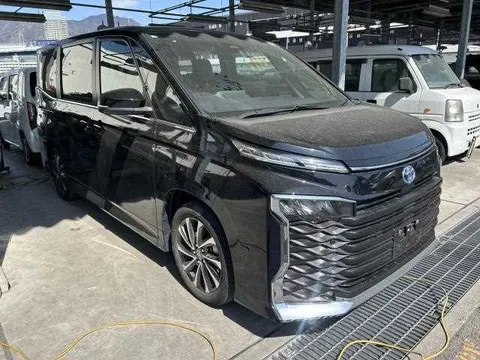 Toyota Voxy 2025 купить в Москве