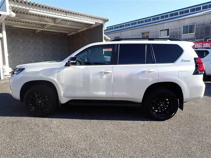 Toyota Land Cruiser Prado TX-L Anniversary Limited 2022 — миниатюра 2