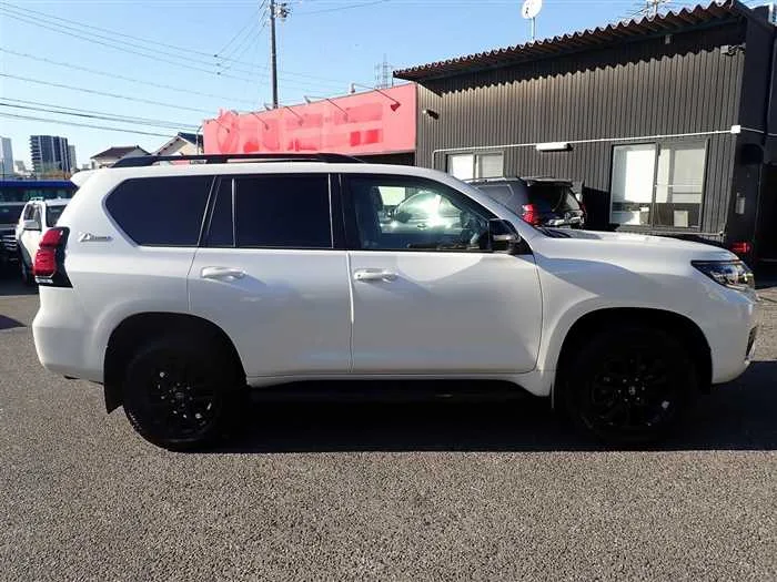 Toyota Land Cruiser Prado TX-L Anniversary Limited 2022 — миниатюра 3