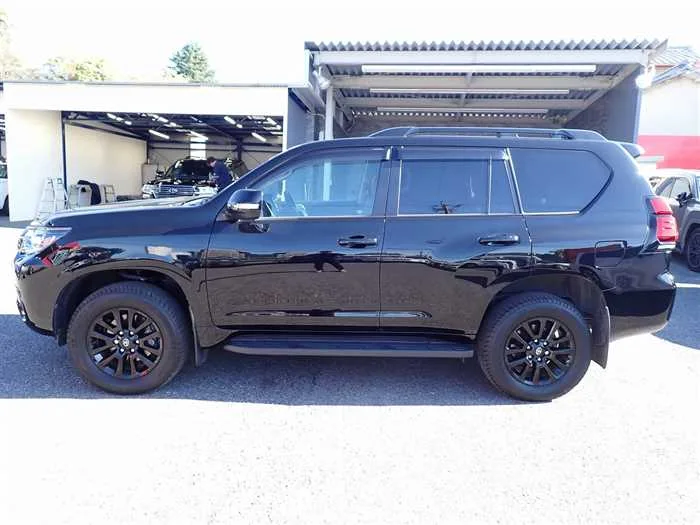 Toyota Land Cruiser Prado TX-L Anniversary Limited 2022 — миниатюра 2