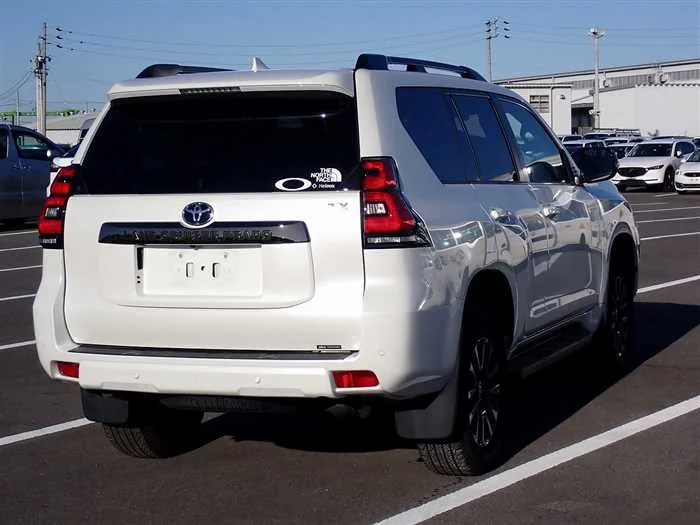 Toyota Land Cruiser Prado TX-L Anniversary Limited 2022 — миниатюра 5