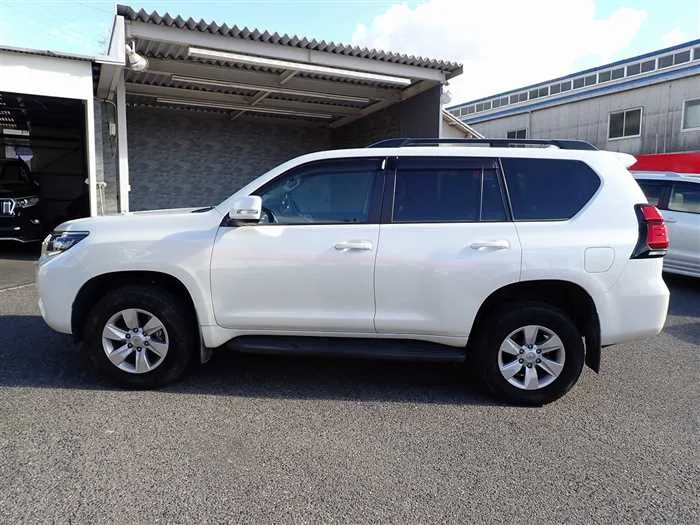 Toyota Land Cruiser Prado TX 2022 — миниатюра 2