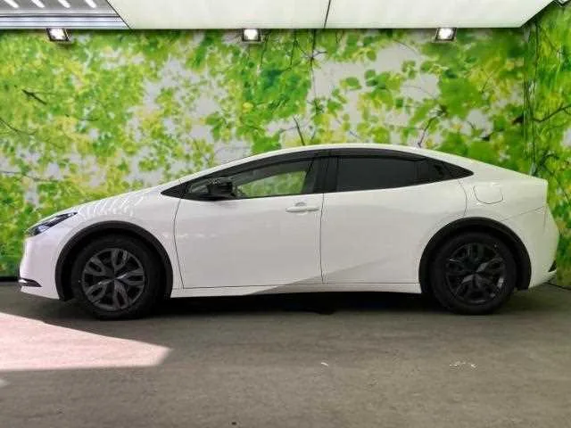 Toyota Prius X 2023 — миниатюра 2