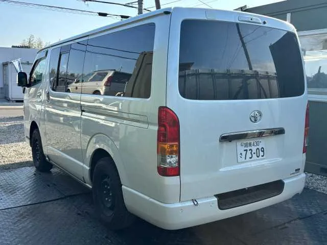 Toyota Hiace Van 2023 — миниатюра 3