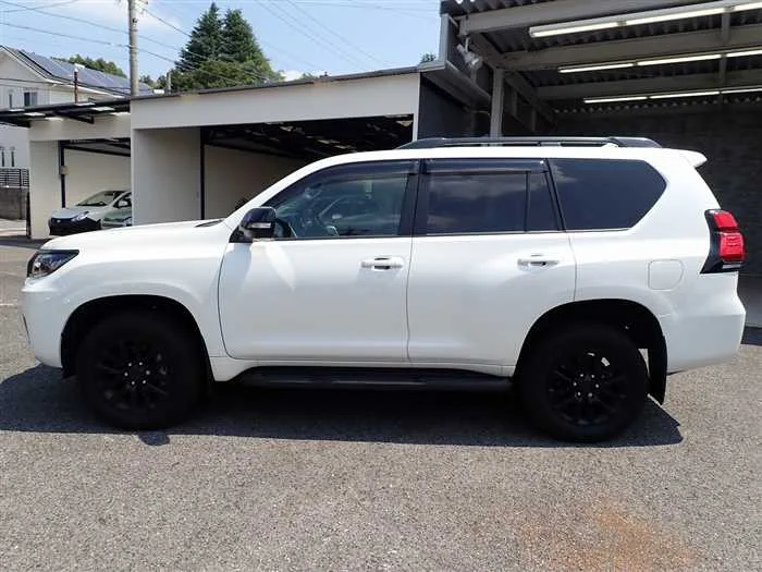 Toyota Land Cruiser Prado TX-L Matte Black Edition 2023 — миниатюра 2