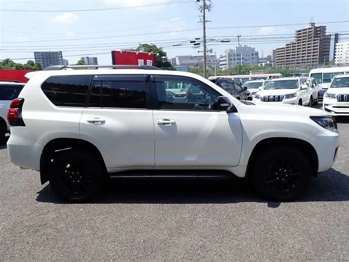Toyota Land Cruiser Prado TX-L Matte Black Edition 2023 — миниатюра 3