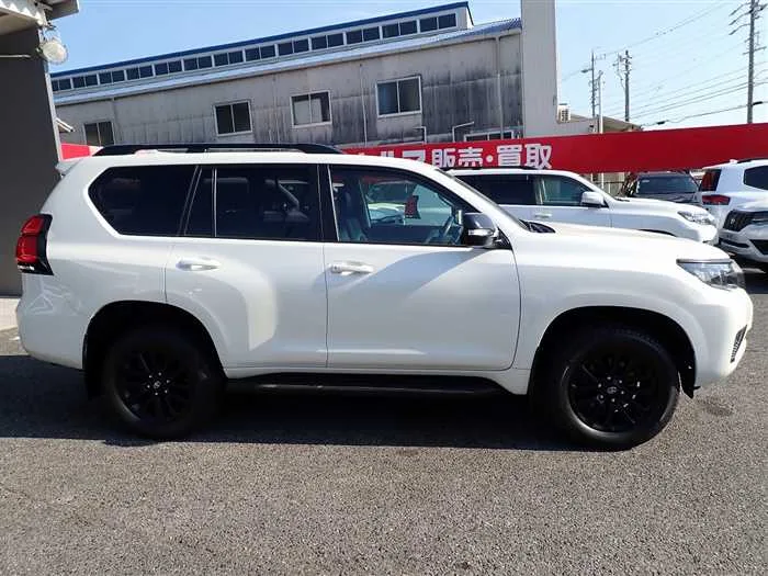 Toyota Land Cruiser Prado TX-L Matte Black Edition 2023 — миниатюра 3