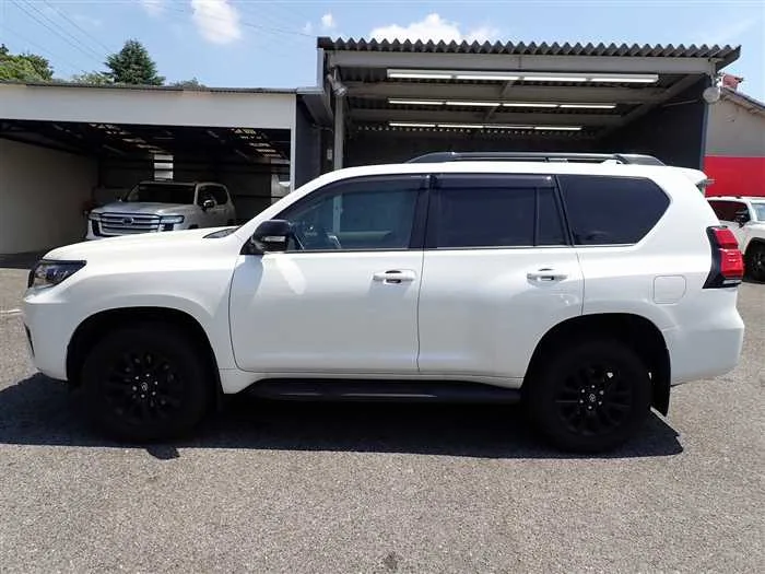 Toyota Land Cruiser Prado TX-L Matte Black Edition 2023 — миниатюра 2