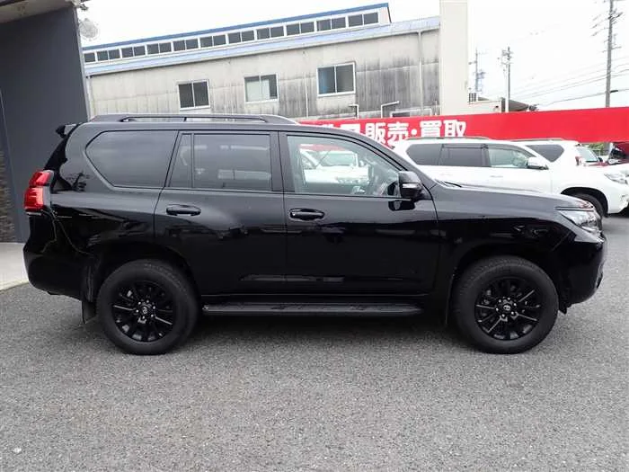 Toyota Land Cruiser Prado TX-L Matte Black Edition 2023 — миниатюра 3