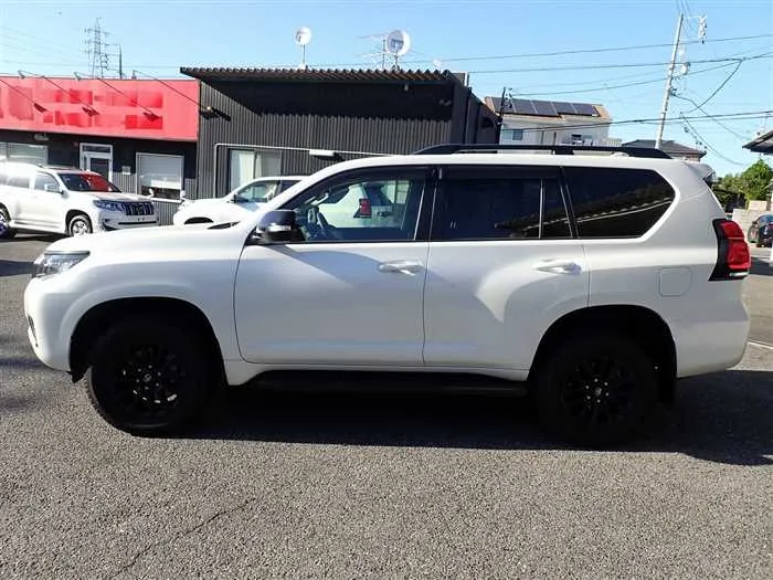 Toyota Land Cruiser Prado TX-L Matte Black Edition 2023 — миниатюра 2