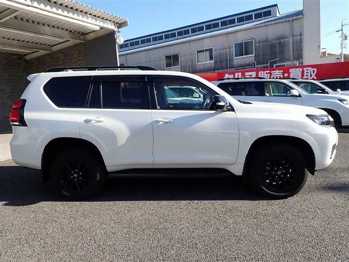 Toyota Land Cruiser Prado TX-L Matte Black Edition 2023 — миниатюра 3