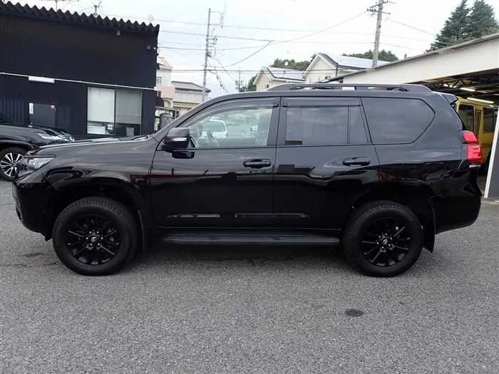 Toyota Land Cruiser Prado TX-L Matte Black Edition 2023 — миниатюра 2