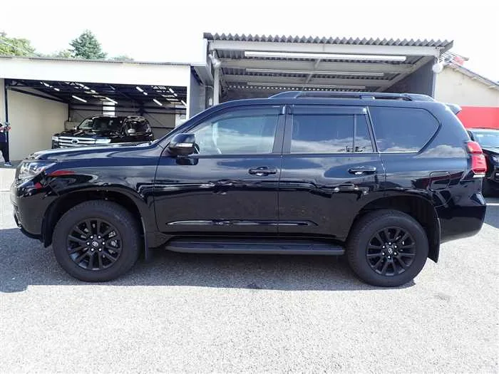 Toyota Land Cruiser Prado TX-L Matte Black Edition 2023 — миниатюра 2