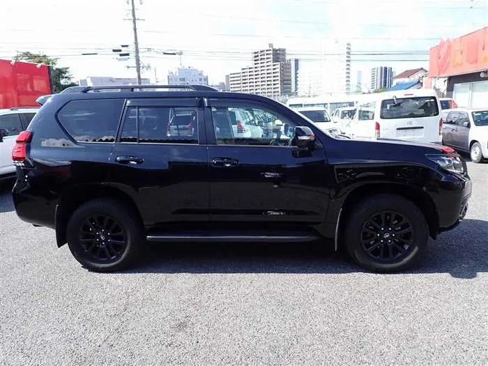 Toyota Land Cruiser Prado TX-L Matte Black Edition 2023 — миниатюра 3