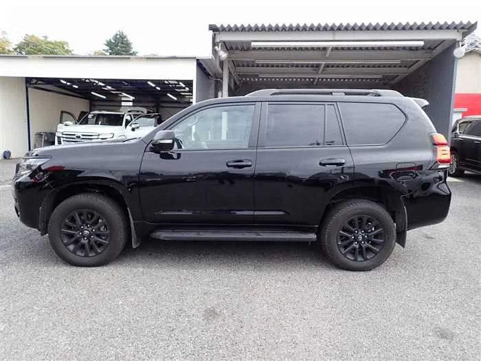 Toyota Land Cruiser Prado TX-L Matte Black Edition 2023 — миниатюра 2