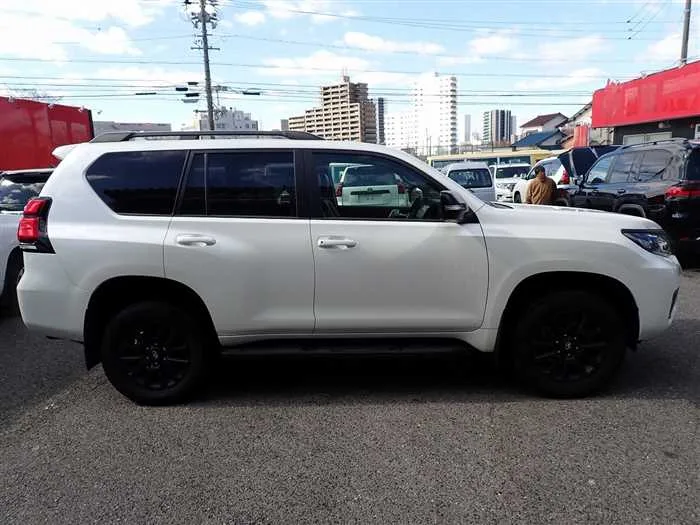 Toyota Land Cruiser Prado TX-L Matte Black Edition 2023 — миниатюра 3