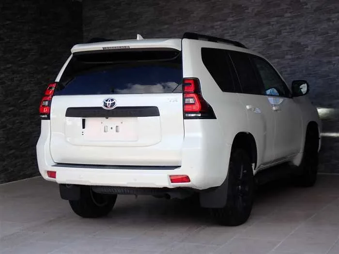 Toyota Land Cruiser Prado TX-L Matte Black Edition 2023 — миниатюра 5