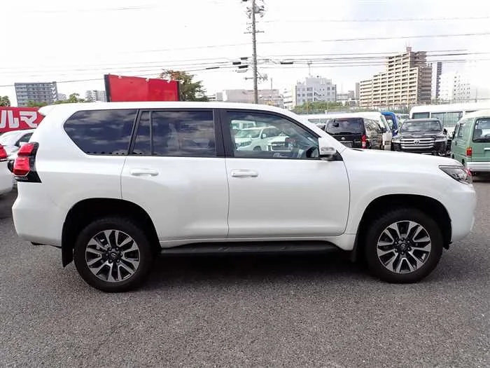 Toyota Land Cruiser Prado TX-L 2023 — миниатюра 3
