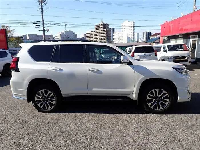 Toyota Land Cruiser Prado TX-L 2023 — миниатюра 3