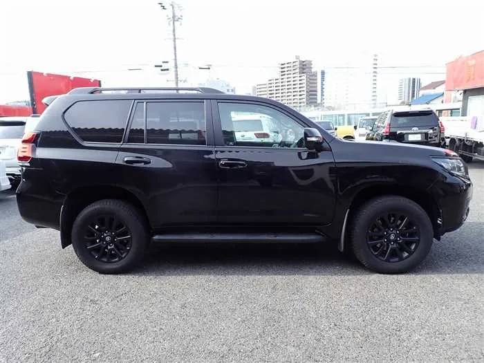 Toyota Land Cruiser Prado TX-L Matte Black Edition 2023 — миниатюра 3