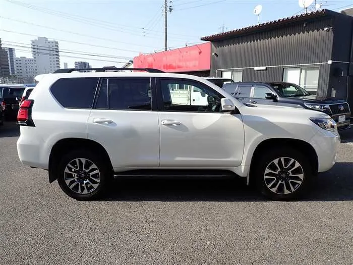 Toyota Land Cruiser Prado TX-L 2023 — миниатюра 3