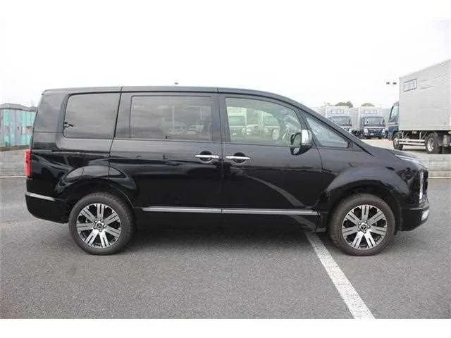 Mitsubishi Delica D:5 2023 — миниатюра 4