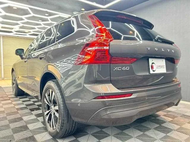 Volvo XC60 2022 — миниатюра 4